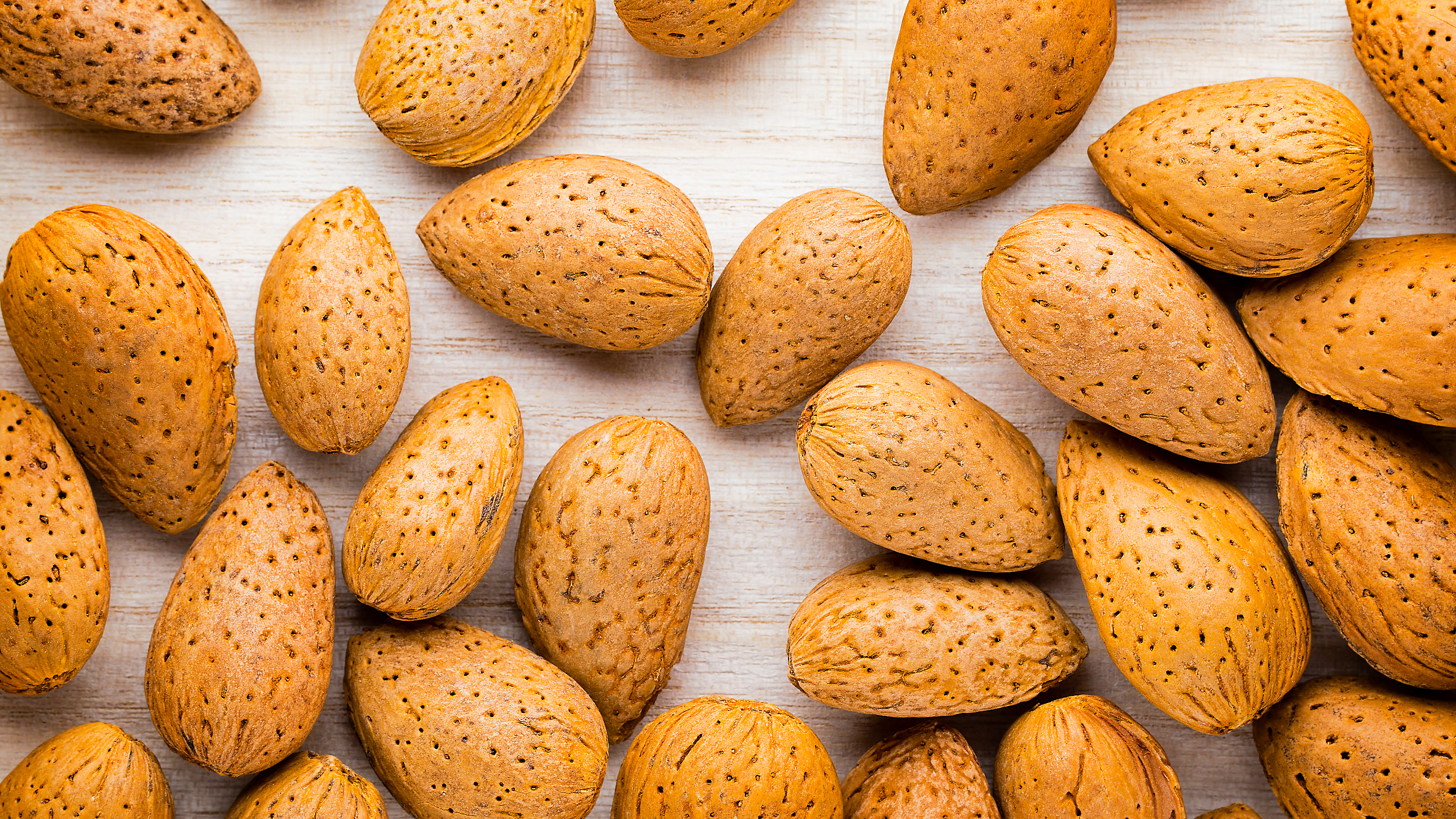 Almonds, source of vitamin E